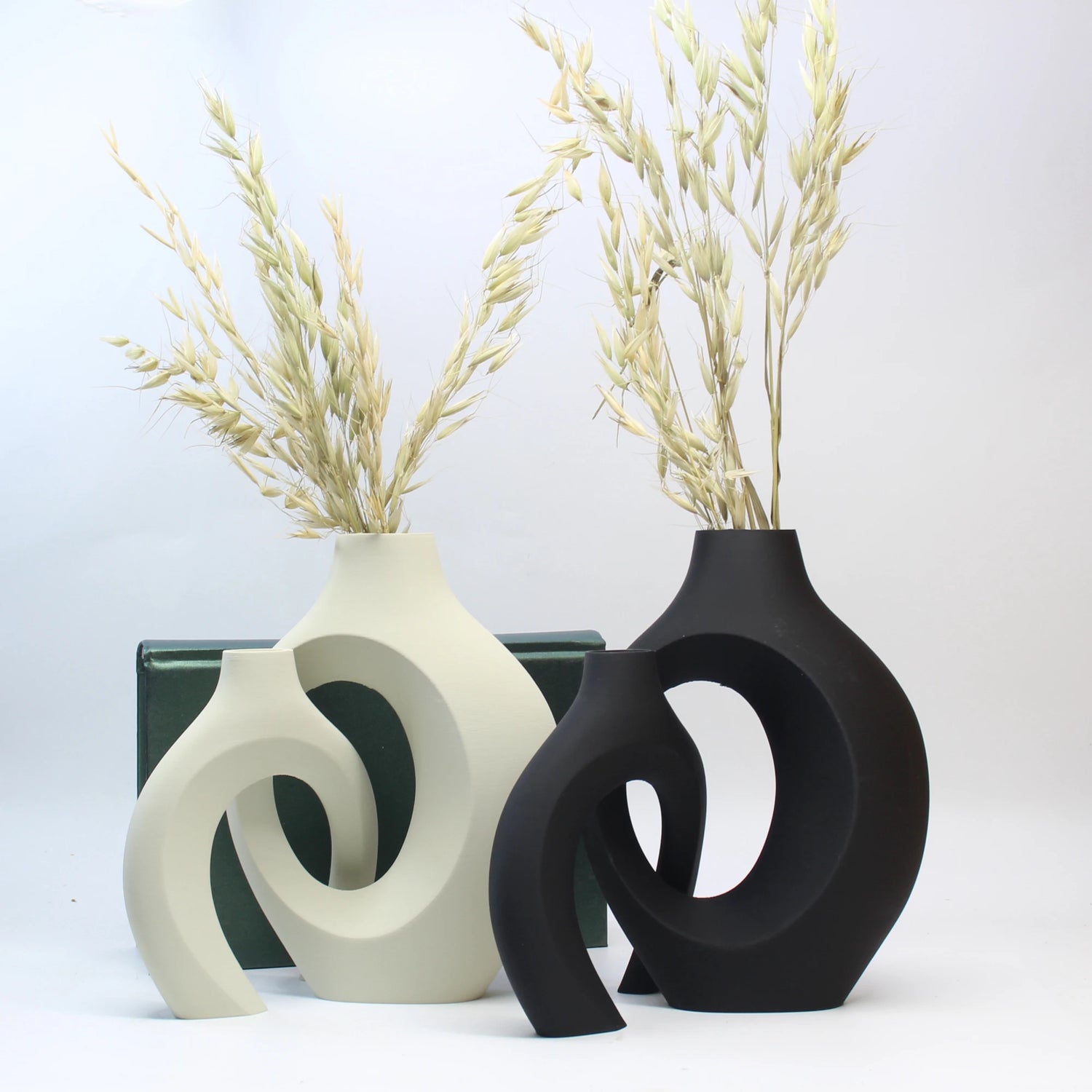 Hugging Vase Set