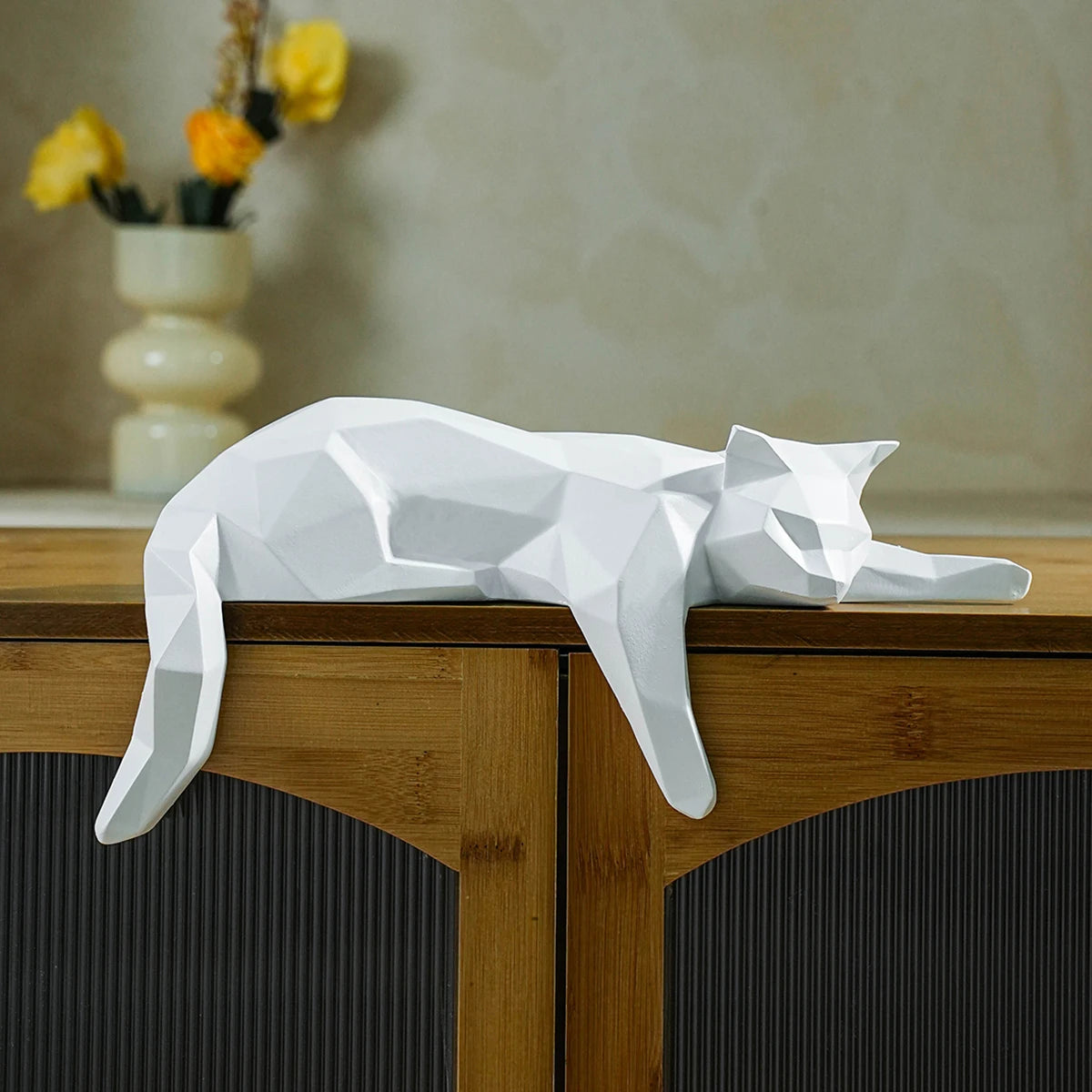 Geometric Lying Cat
